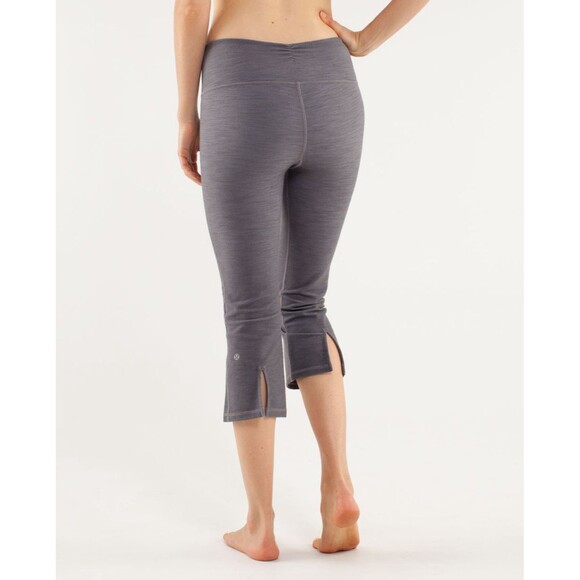 Lululemon Gather & Crow Crop Size 8 - Picture 1 of 9